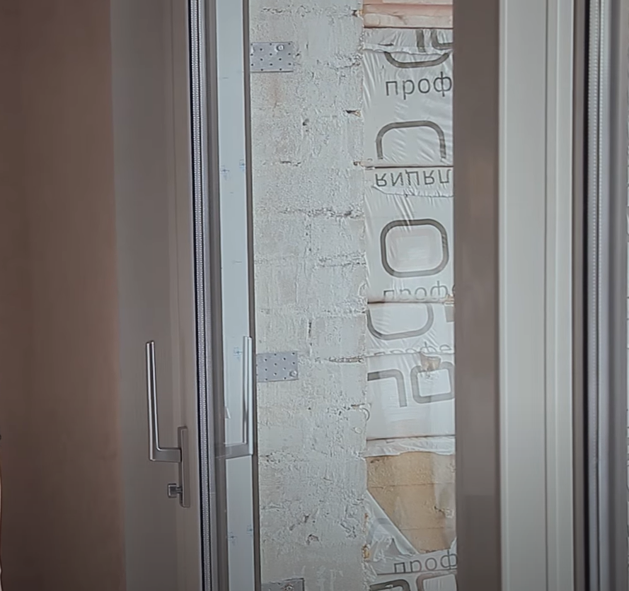 Раздвижные пластиковые двери в загородный дом